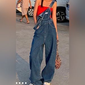 Baggy denim overalls dark wash. Size small (oversized)